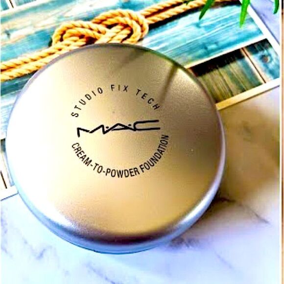 MAC Cosmetics • Studio Fix Tech • Cream-to-Powder Foundation C4.5 - Picture 9 of 10